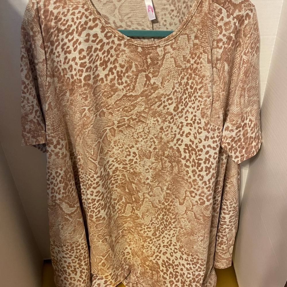 Leopard Print Top - Picture 2 of 4